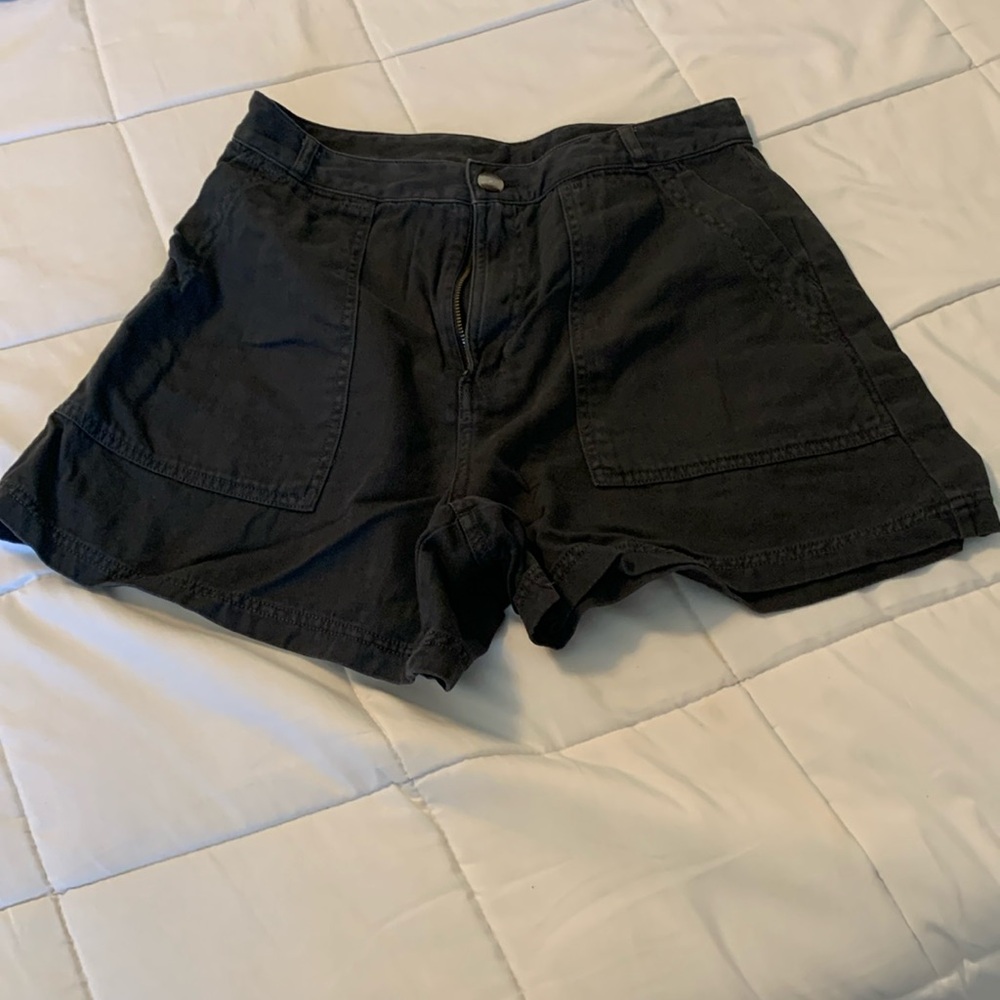 Universal Thread Shorts - Picture 1 of 4